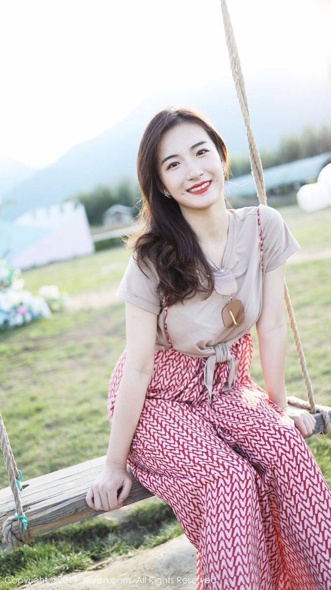 秀人网美女模特艺儿拿铁室外清新甜美风格系列气质写真-27