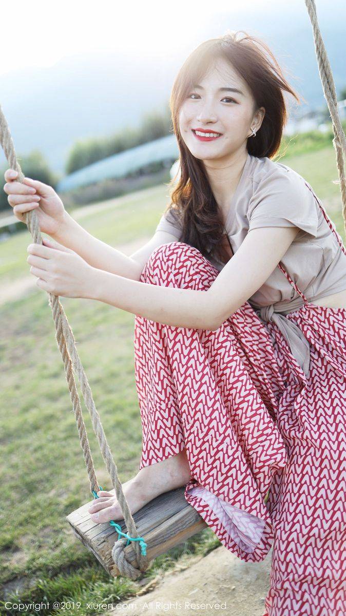 秀人网美女模特艺儿拿铁室外清新甜美风格系列气质写真-30