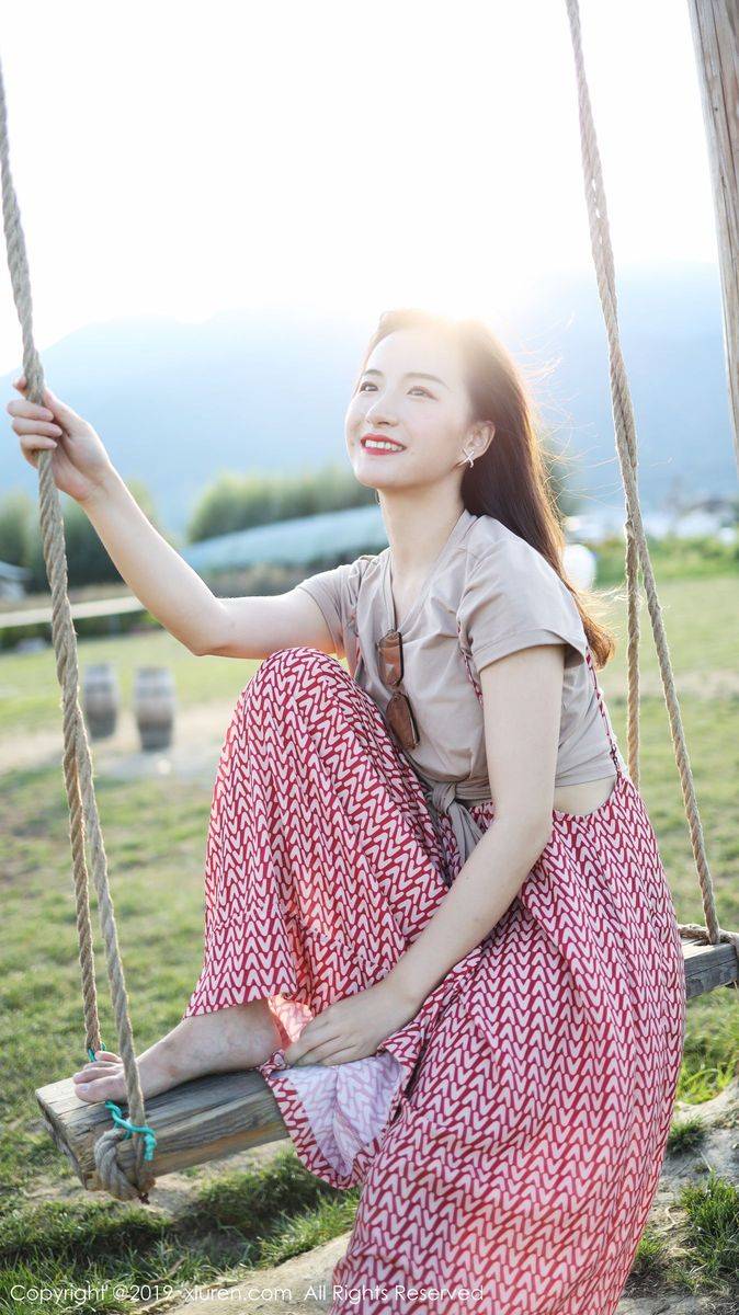 秀人网美女模特艺儿拿铁室外清新甜美风格系列气质写真-31