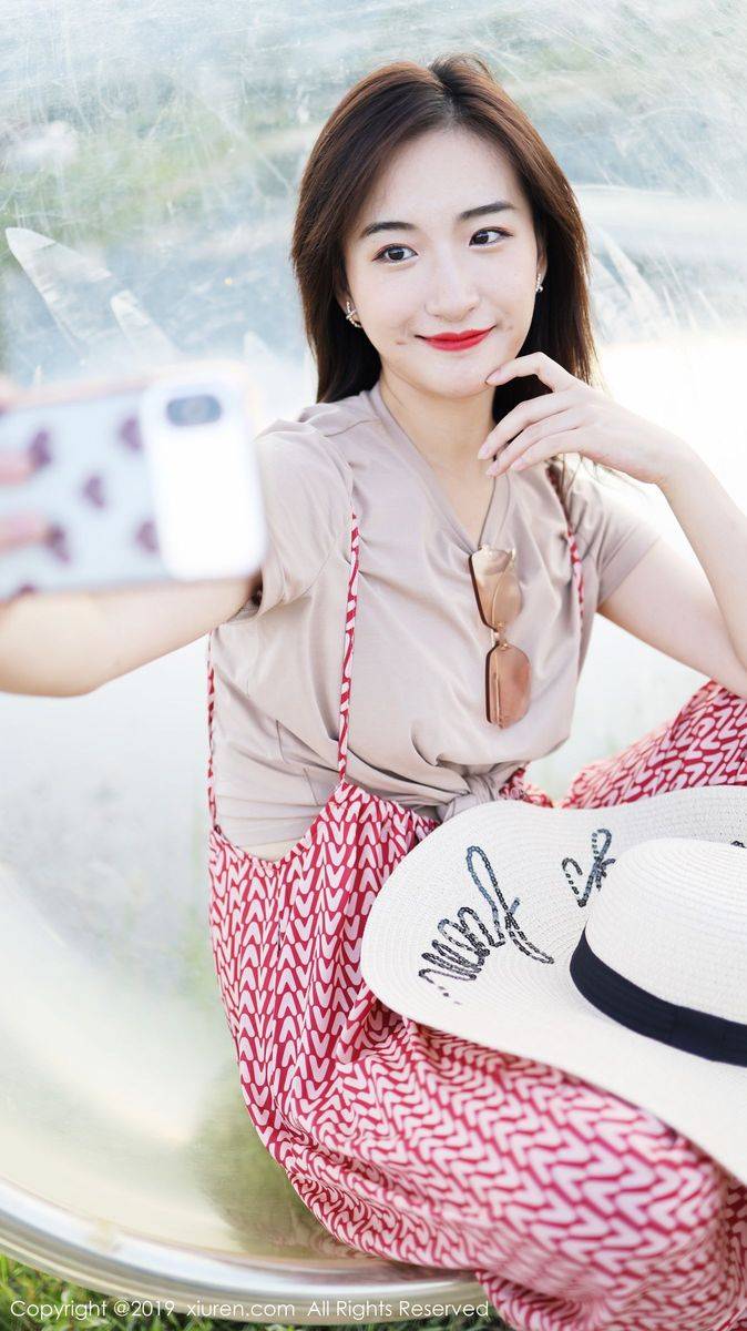 秀人网美女模特艺儿拿铁室外清新甜美风格系列气质写真-41