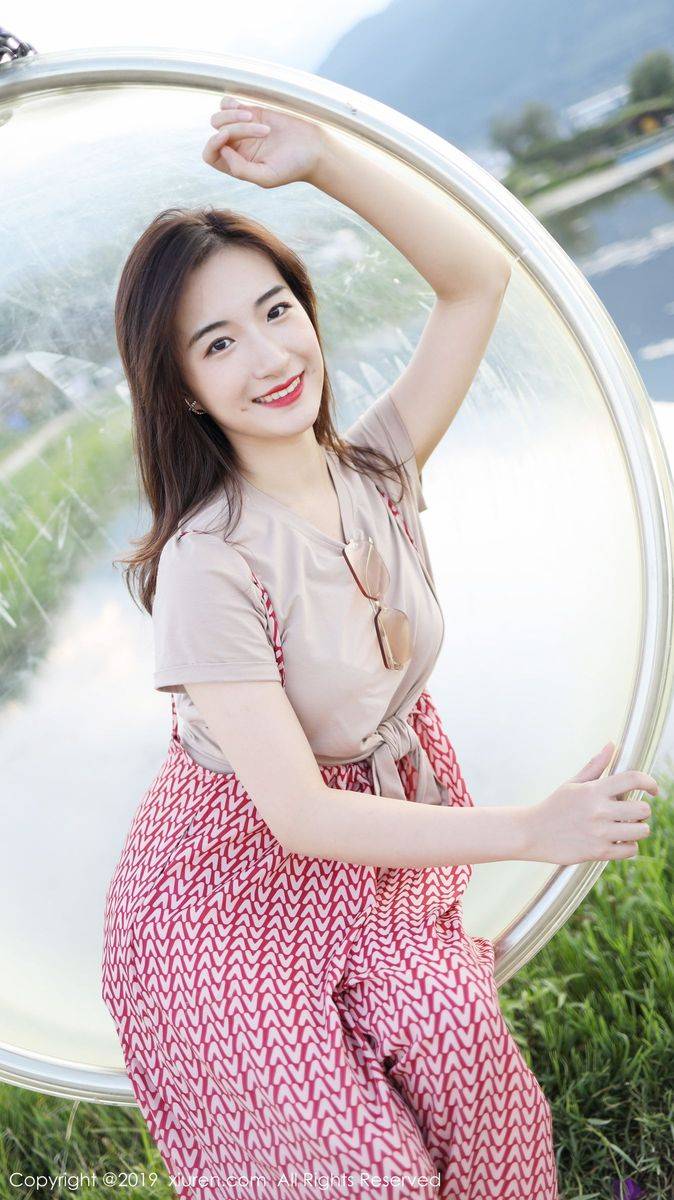 秀人网美女模特艺儿拿铁室外清新甜美风格系列气质写真-37