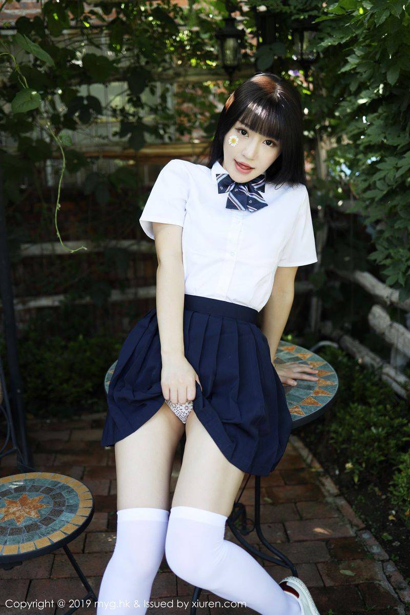 美媛馆性感女神Barbie可儿户外学院风学生装系列大理旅拍-15