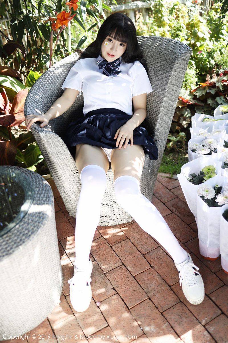 美媛馆性感女神Barbie可儿户外学院风学生装系列大理旅拍-19