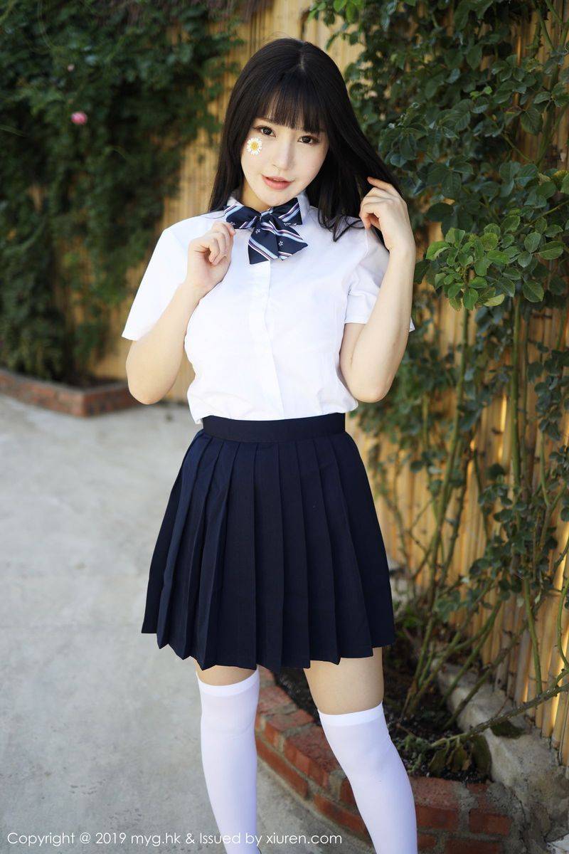 美媛馆性感女神Barbie可儿户外学院风学生装系列大理旅拍-37