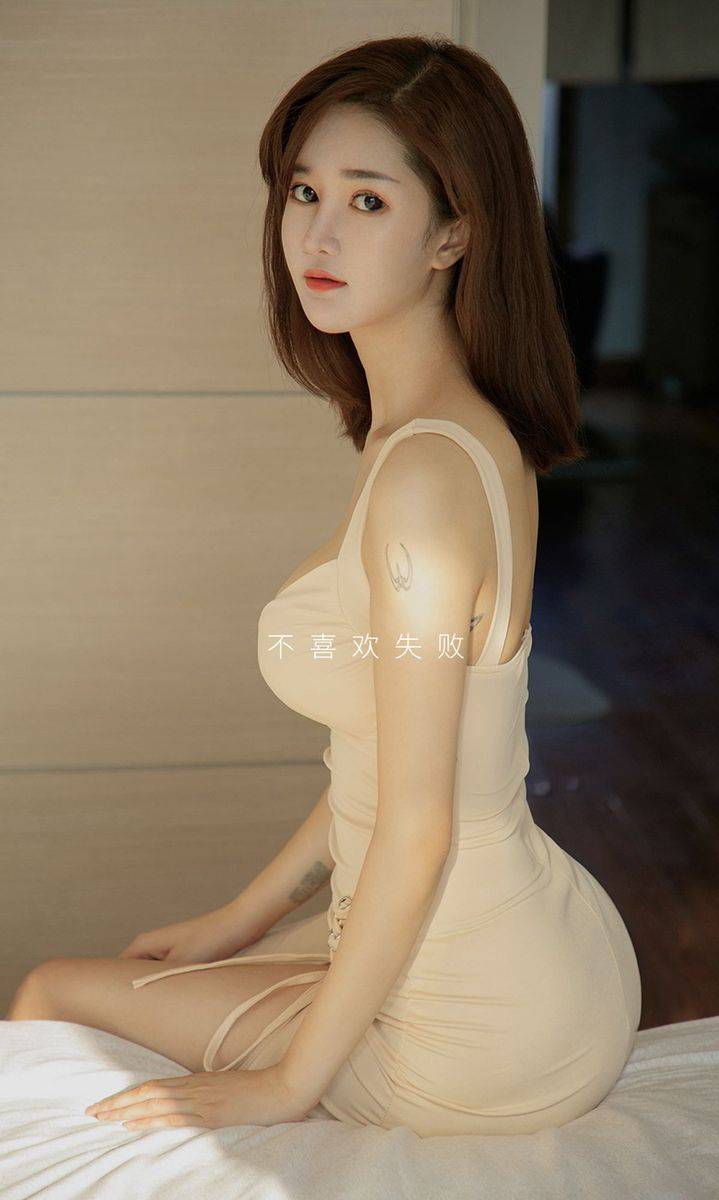 尤果网美女模特Jenimfer白嫩美胸波涛胸涌冰肌雪肤写真套图-9