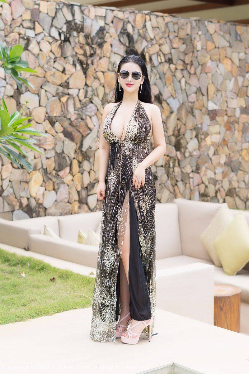 秀人网性感女神小尤奈童颜巨乳户外泳池富国岛诱惑旅拍-7