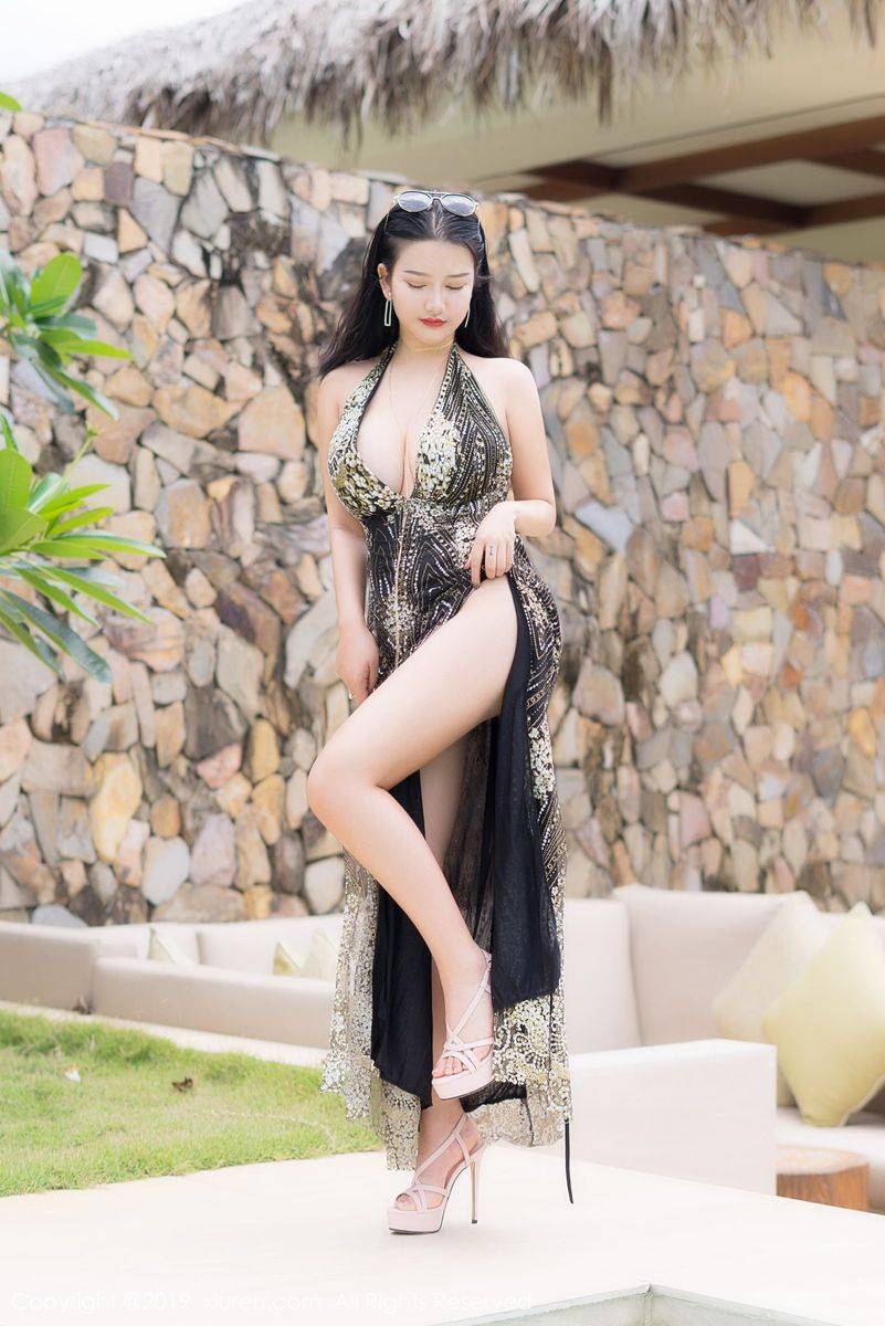 秀人网性感女神小尤奈童颜巨乳户外泳池富国岛诱惑旅拍-10