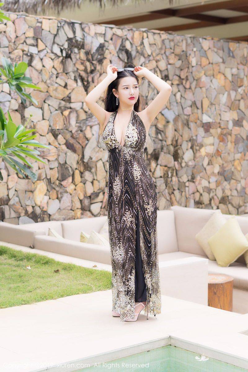 秀人网性感女神小尤奈童颜巨乳户外泳池富国岛诱惑旅拍-8