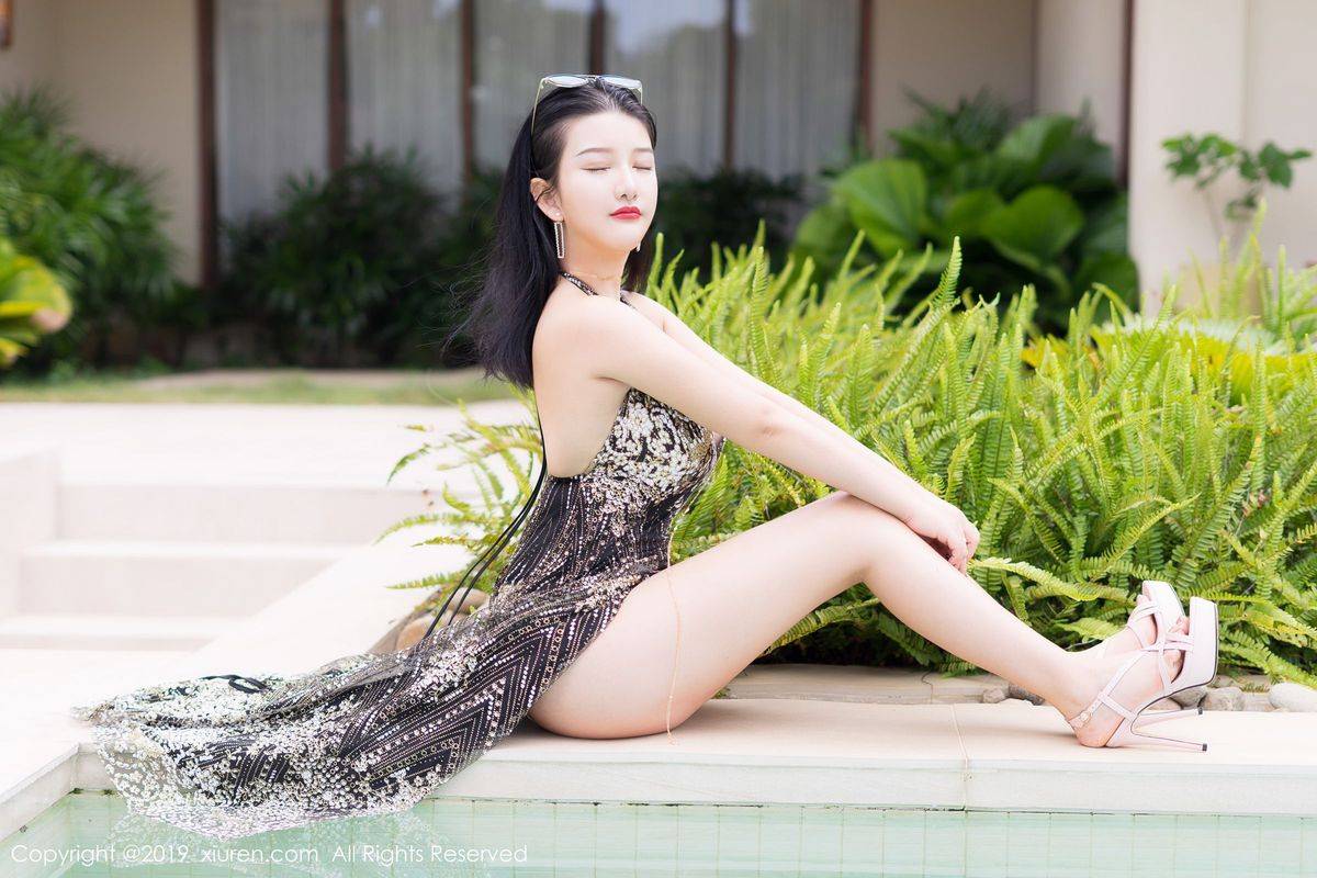 秀人网性感女神小尤奈童颜巨乳户外泳池富国岛诱惑旅拍-43