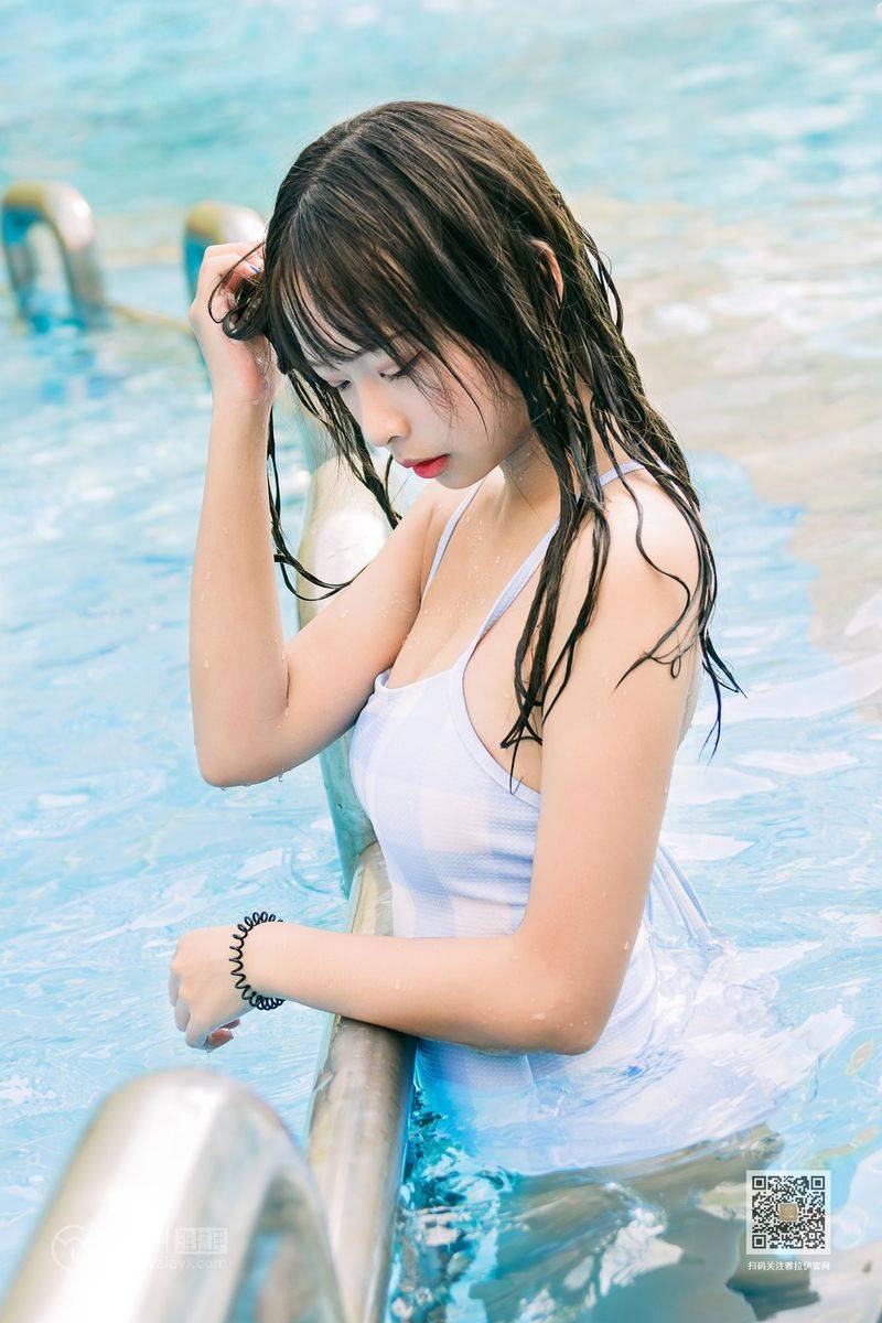 YALAYI雅拉伊美女模特阿禾泳池比基尼湿身诱惑夏日回忆写真-18