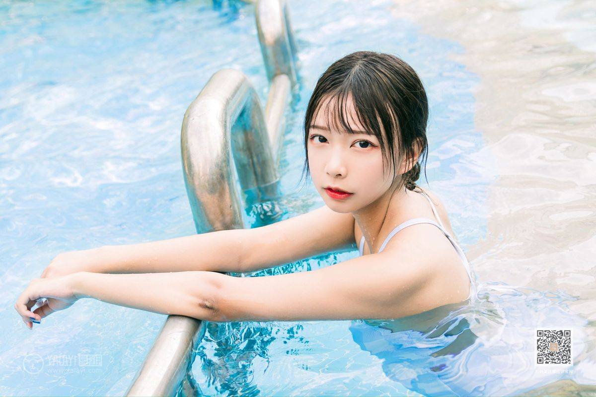 YALAYI雅拉伊美女模特阿禾泳池比基尼湿身诱惑夏日回忆写真-31