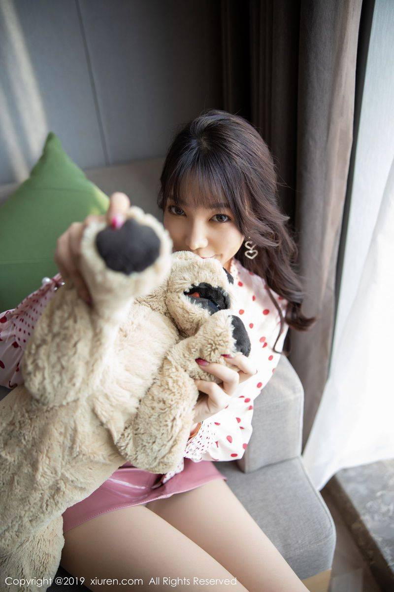 秀人网性感女神芝芝Booty粉丝职业OL装扮芊芊美腿如花写真-15