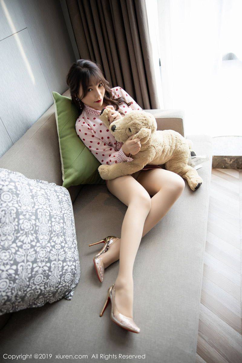 秀人网性感女神芝芝Booty粉丝职业OL装扮芊芊美腿如花写真-28