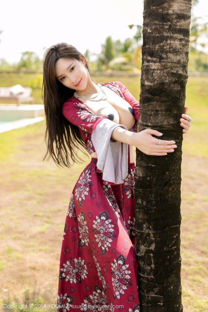 尤蜜荟性感女神周妍希猩红高开长裙爆乳美腿户外诱惑写真-36