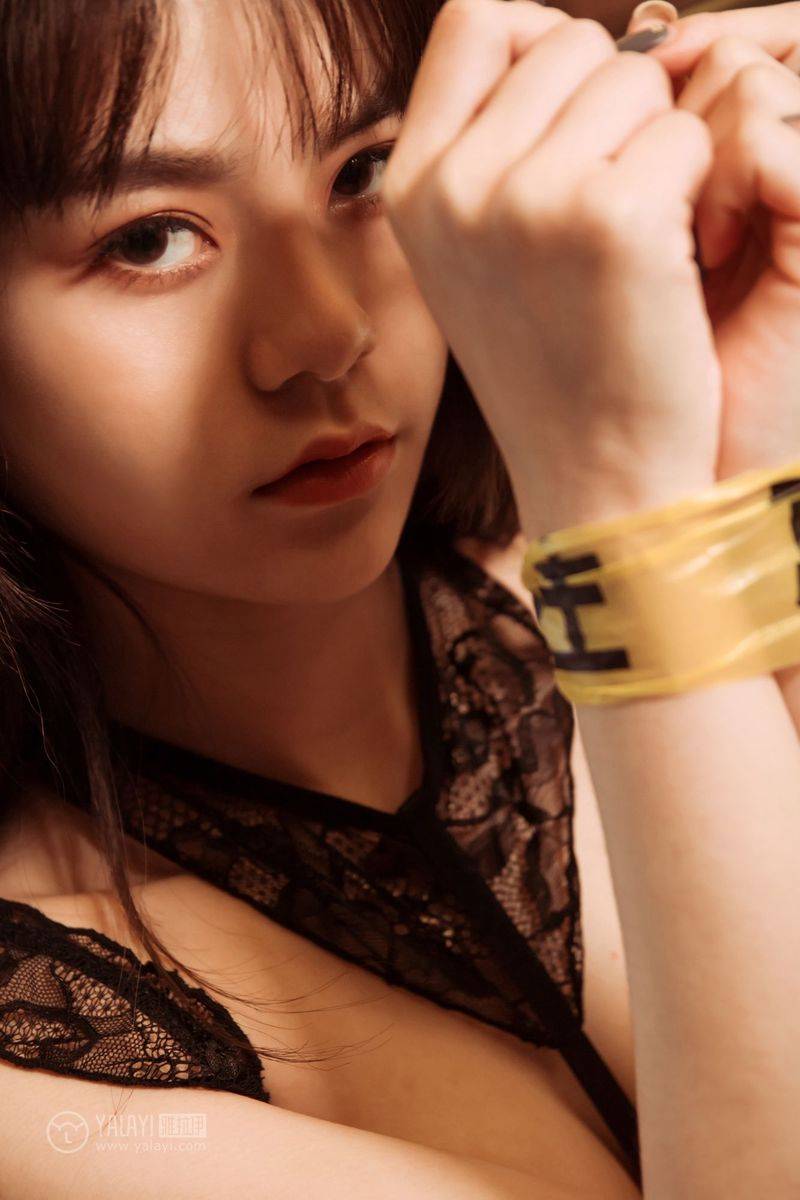 YALAYI雅拉伊美女模特蓉蓉黑丝美腿内衣诱惑违禁主题写真-6