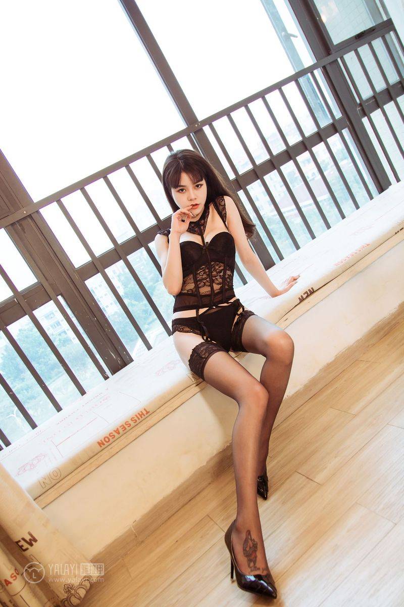 YALAYI雅拉伊美女模特蓉蓉黑丝美腿内衣诱惑违禁主题写真-8