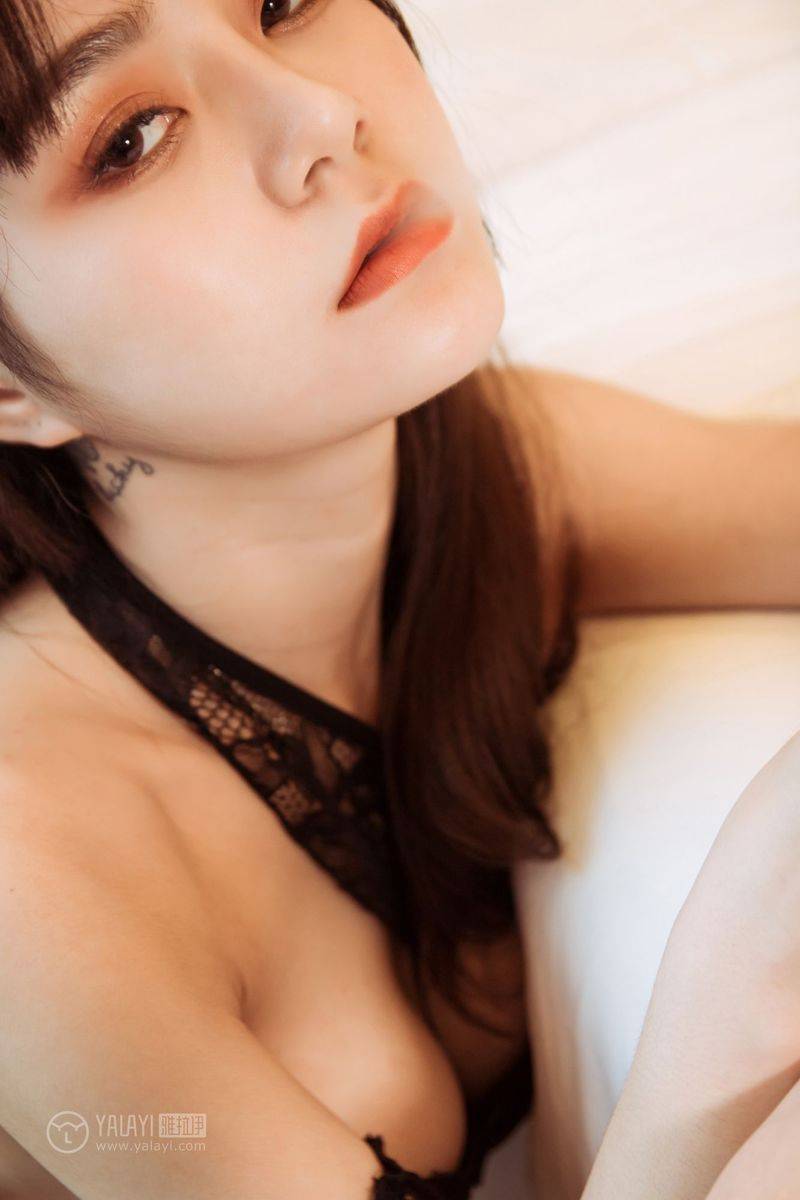 YALAYI雅拉伊美女模特蓉蓉黑丝美腿内衣诱惑违禁主题写真-22