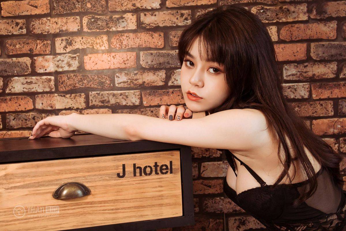 YALAYI雅拉伊美女模特蓉蓉黑丝美腿内衣诱惑违禁主题写真-34