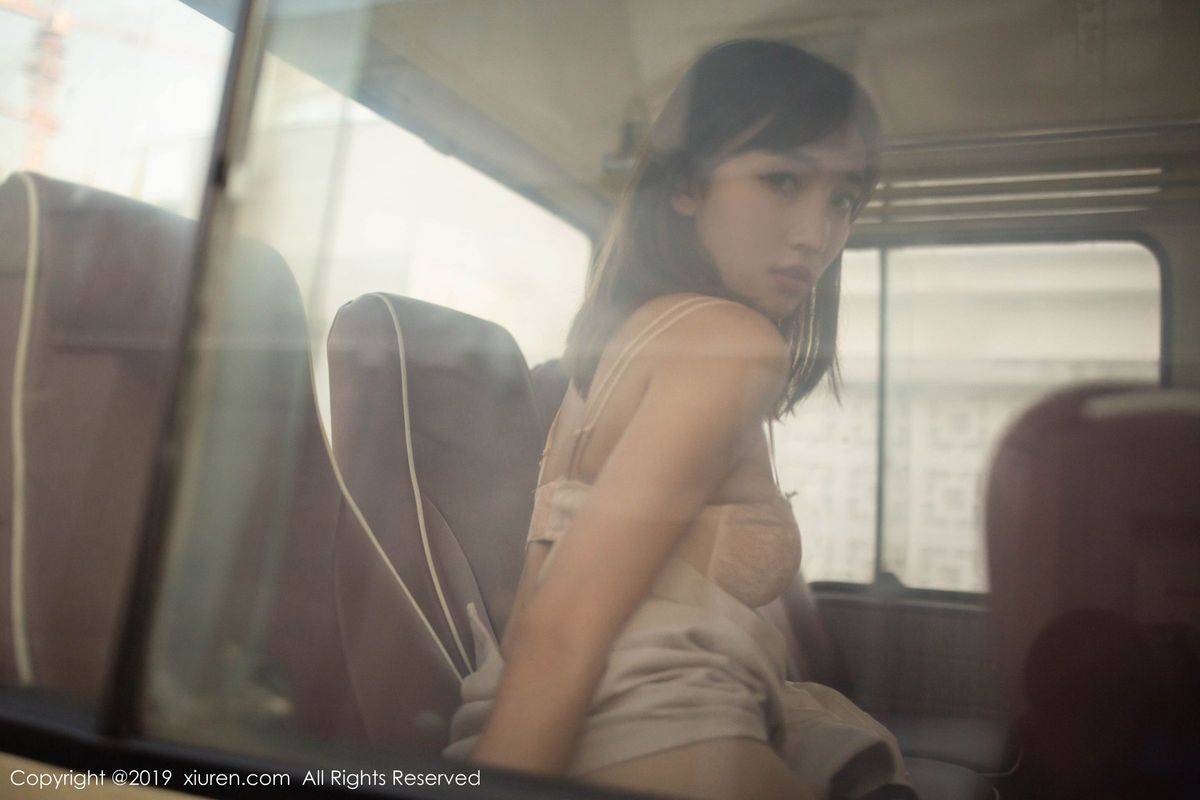 秀人网美女模特陆萱萱巴士售票员丝袜美腿内衣诱惑写真-57