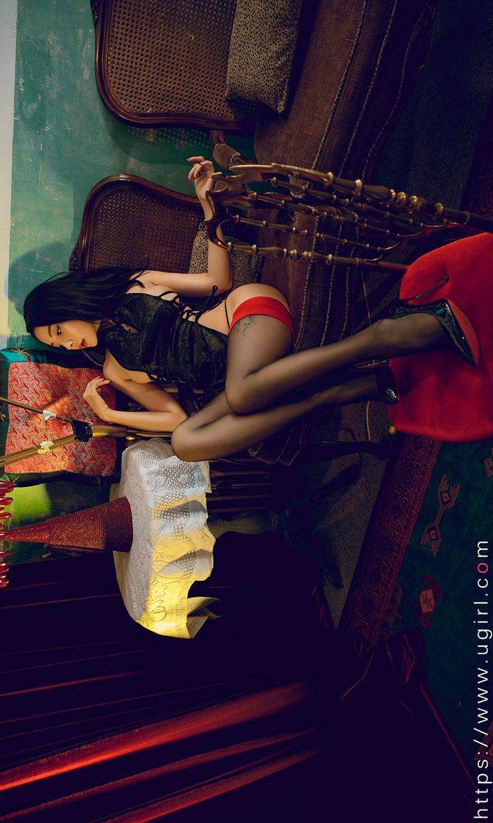 尤果网性感美女果儿Victoria黑丝美腿丰盈美臀暗夜主题写真-20