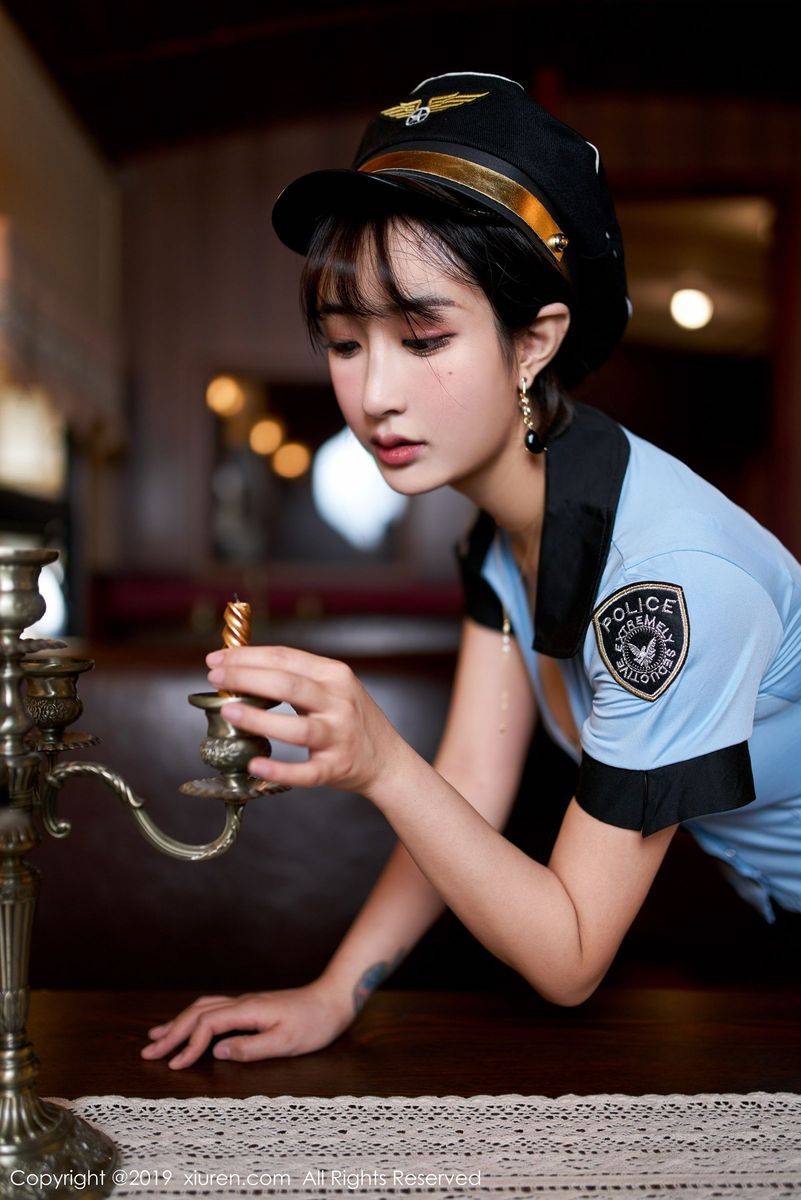 秀人网性感女神Betty林子欣黑丝美腿警花制服诱惑系列写真-22