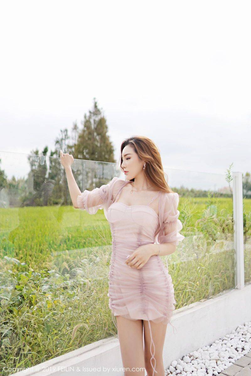 嗲囡囡性感女神梦小楠修长美腿粉色内衣诱惑系列私房写真-3