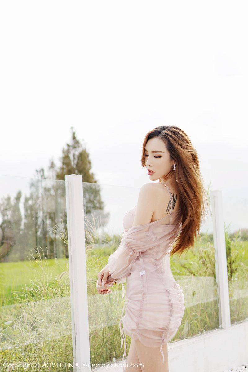 嗲囡囡性感女神梦小楠修长美腿粉色内衣诱惑系列私房写真-5