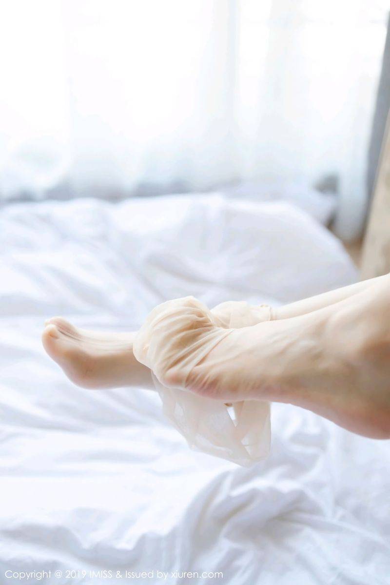 爱蜜社美女模特Barbie可儿肉色丝袜美腿透视连体小内衣写真-36