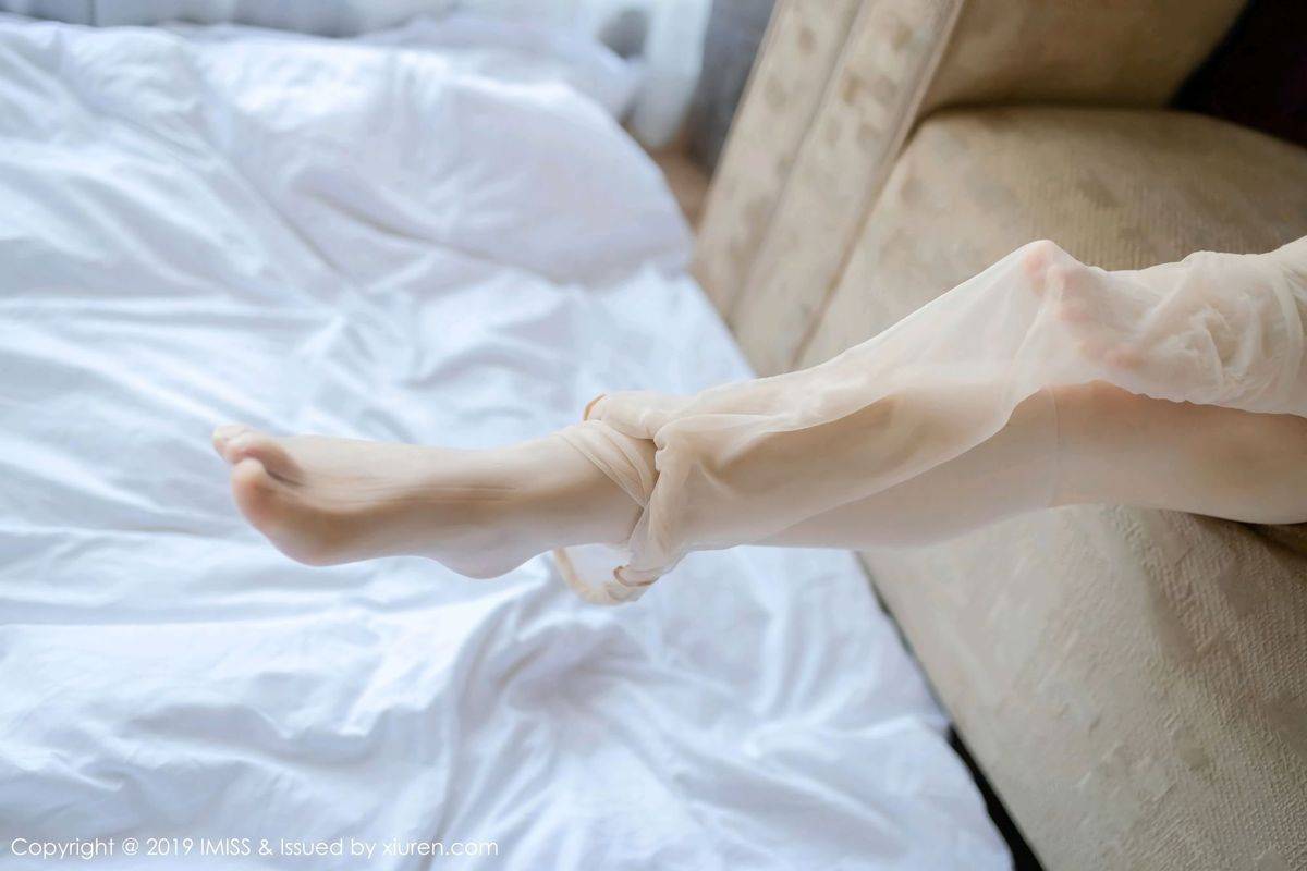 爱蜜社美女模特Barbie可儿肉色丝袜美腿透视连体小内衣写真-45