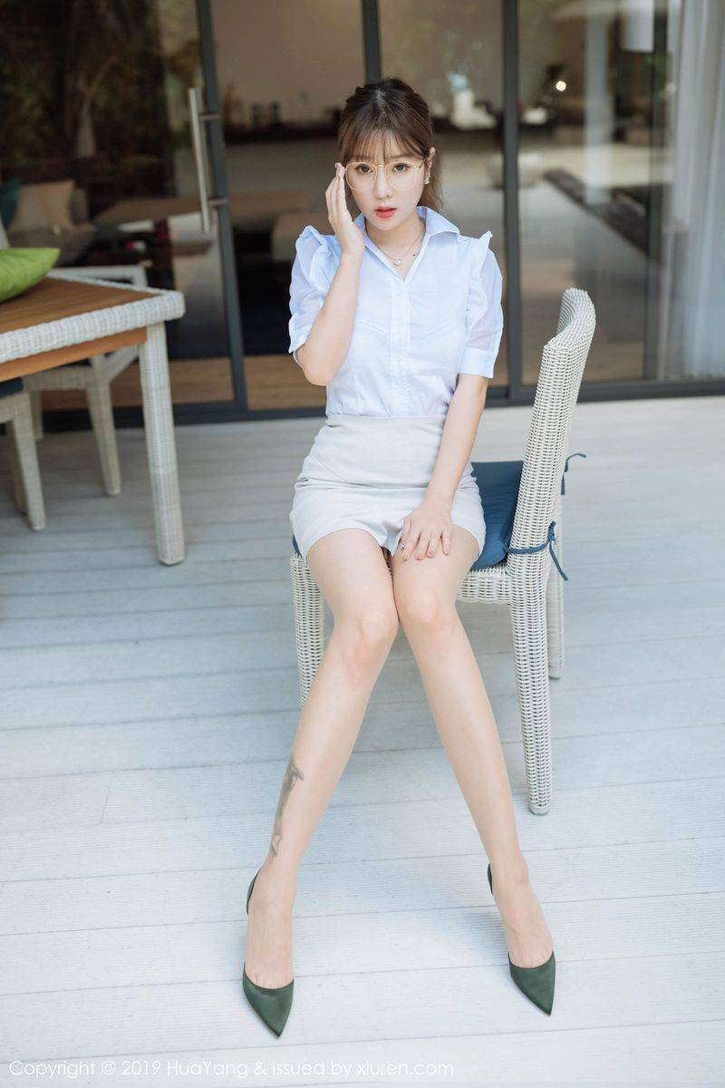 花漾写真性感女神王雨纯教师角色主题马尔代夫魅惑旅拍