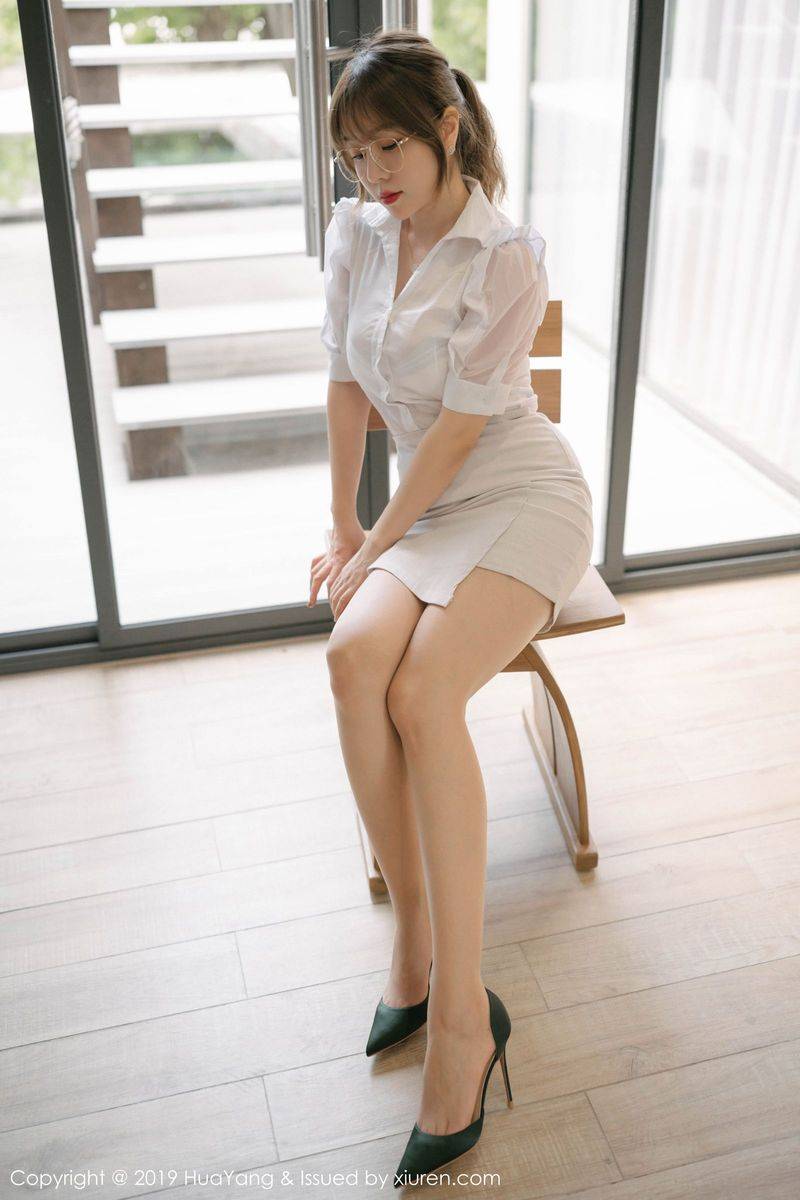 花漾写真性感女神王雨纯教师角色主题马尔代夫魅惑旅拍-9