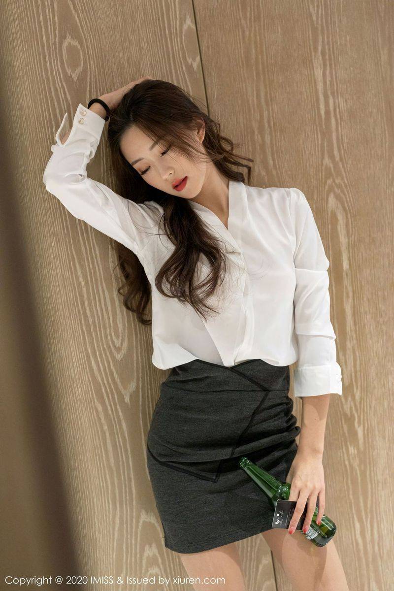 爱蜜社性感女神杨紫嫣Cynthia修长美腿职场OL颓废主题写真-3