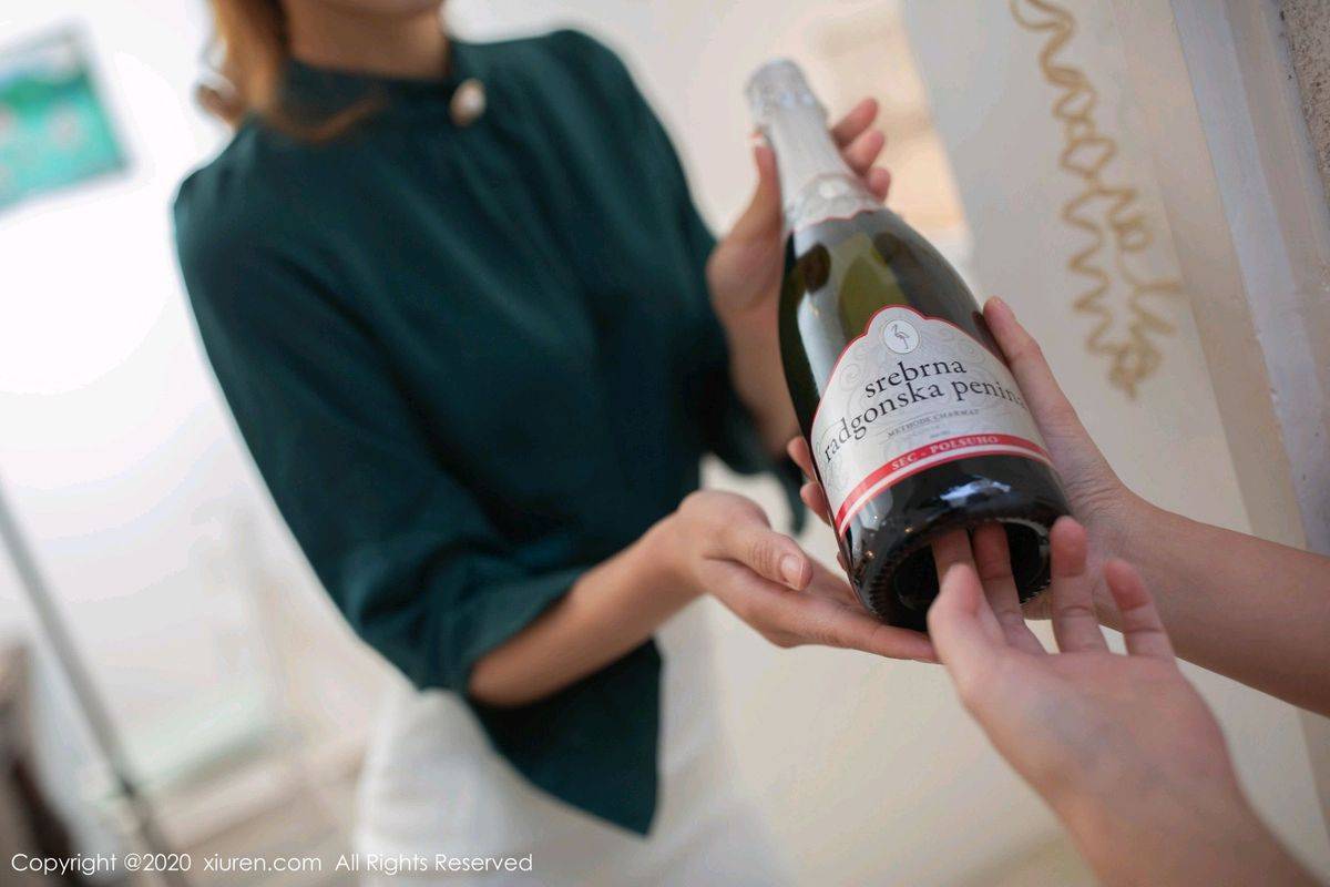 秀人网姐妹花陆萱萱&陶喜乐&就是阿朱啊酒店玩扑克性感写真-44