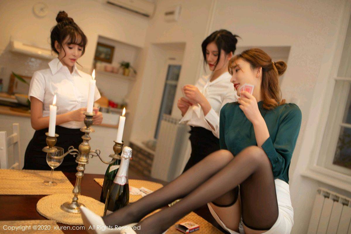 秀人网姐妹花陆萱萱&陶喜乐&就是阿朱啊酒店玩扑克性感写真-56