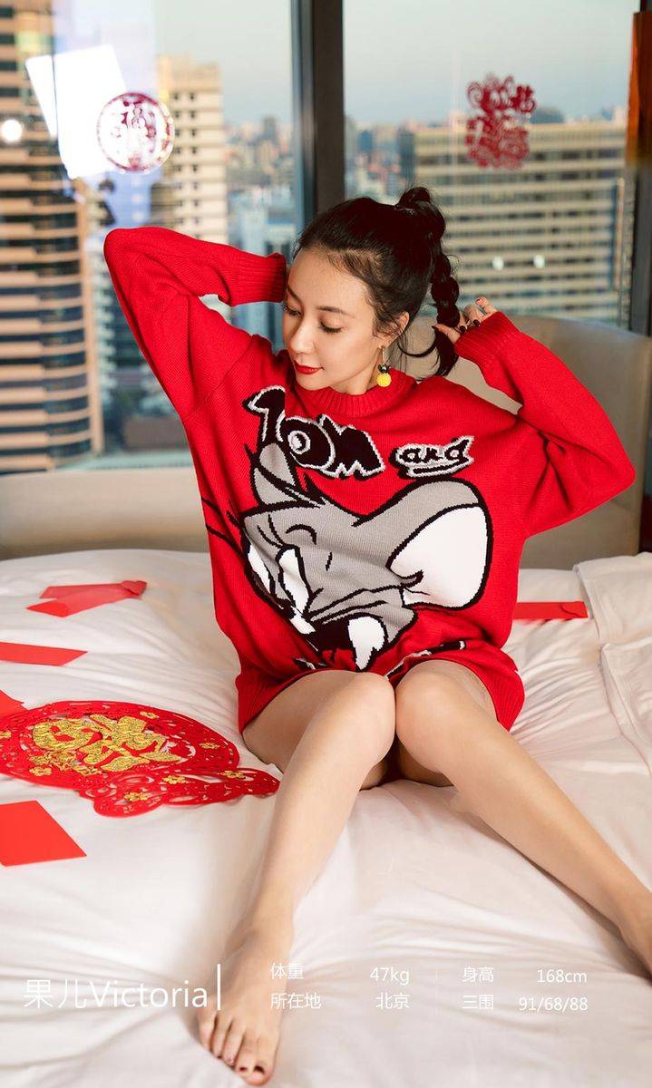 尤果网美女模特果儿Victoria内衣诱惑祝你新年快乐美图-3