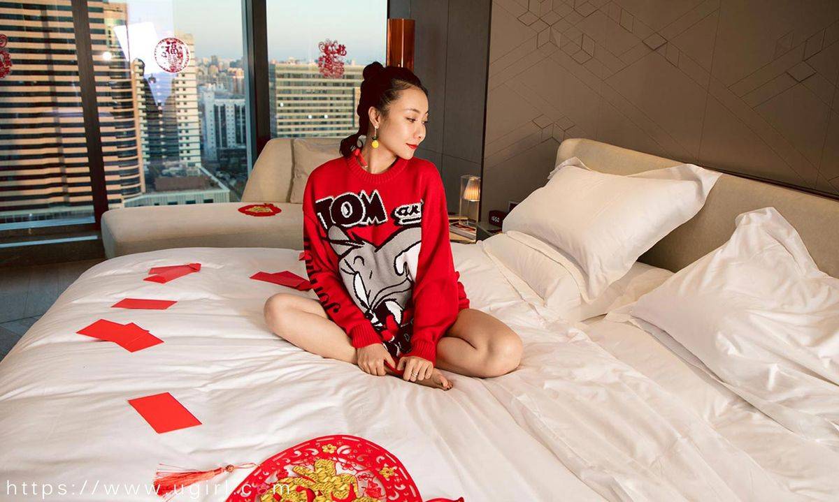 尤果网美女模特果儿Victoria内衣诱惑祝你新年快乐美图-32