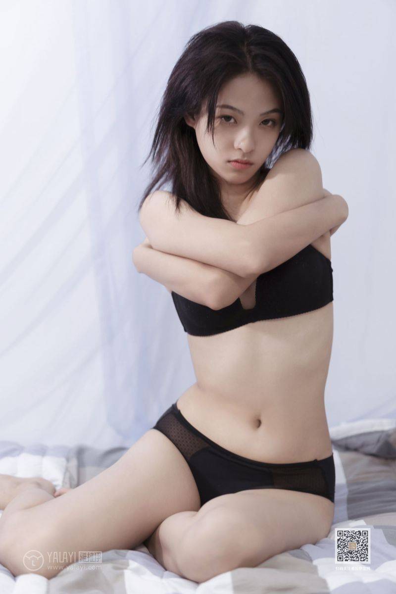 YALAYI雅拉伊美女模特含嫣修长美腿内衣诱惑室内私房写真-26