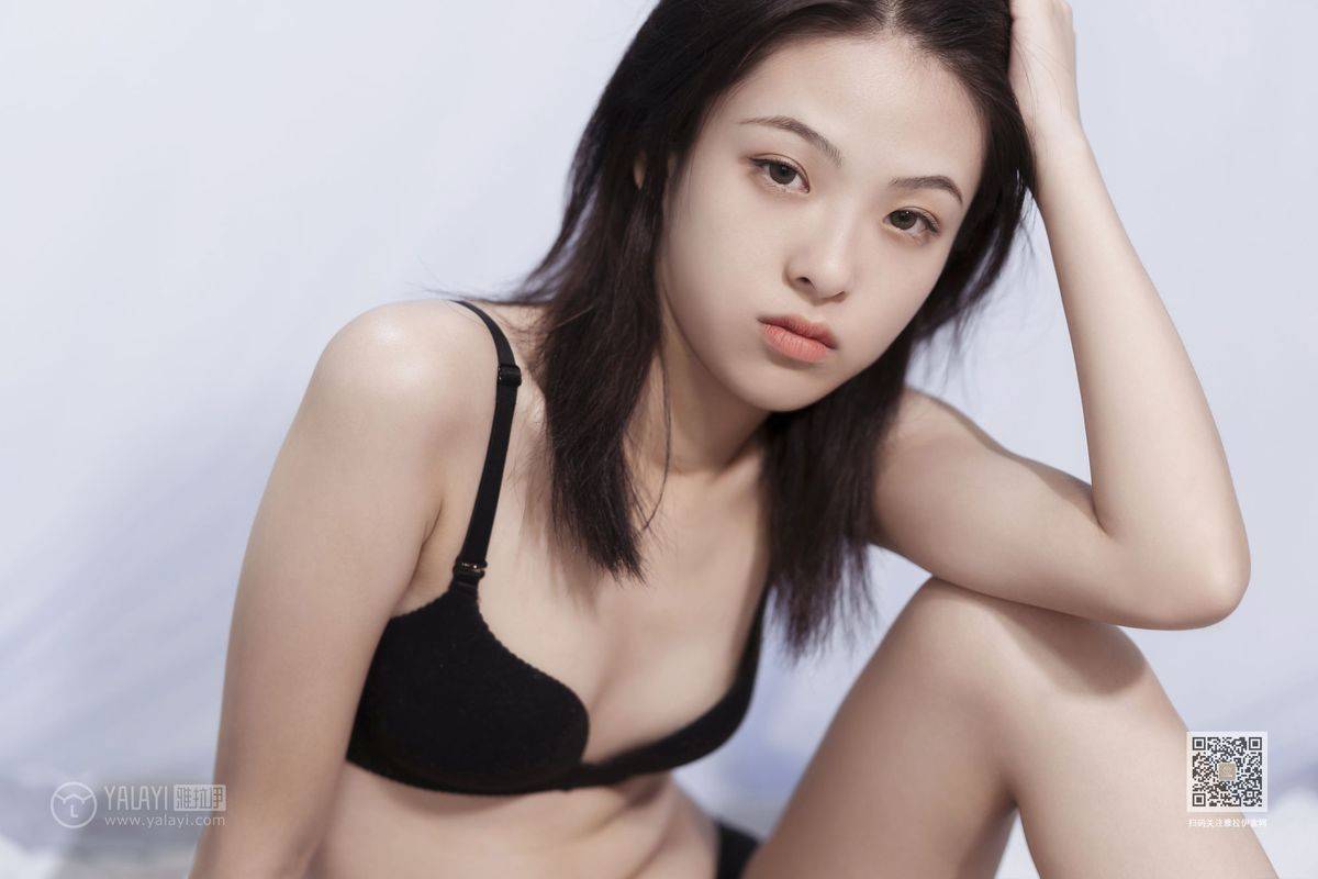 YALAYI雅拉伊美女模特含嫣修长美腿内衣诱惑室内私房写真-33