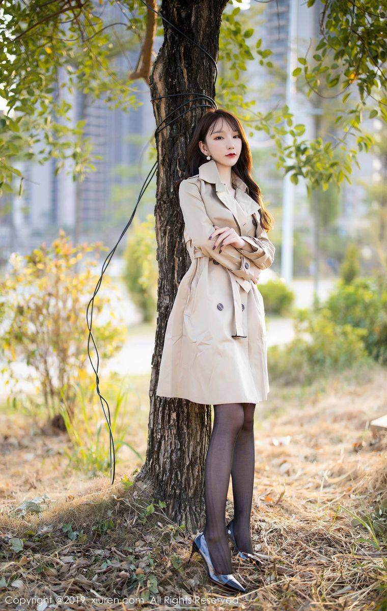 秀人网性感女神周于希Sandy黑丝美腿内衣诱惑户外实拍美图