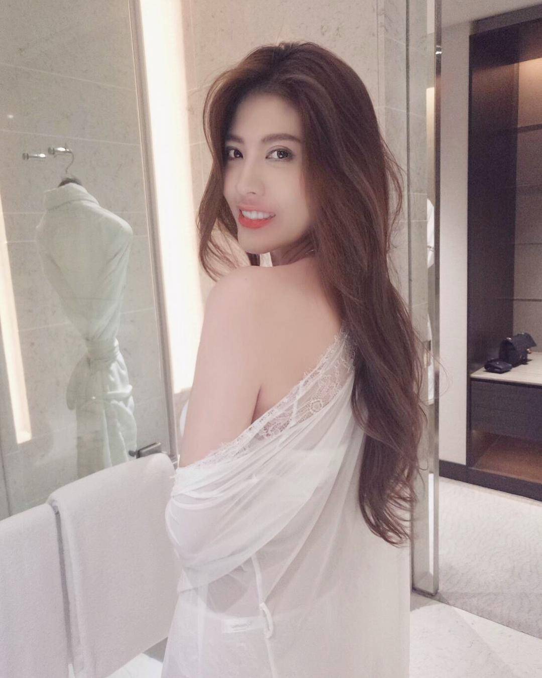 台湾美女正妹刘庭羽Doris波涛胸涌Ｗ形狀内衣诱惑气质写真-16