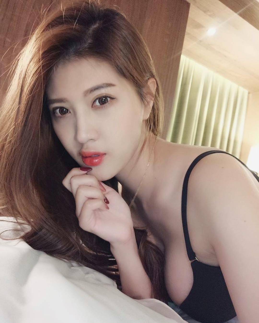 台湾美女正妹刘庭羽Doris波涛胸涌Ｗ形狀内衣诱惑气质写真-29