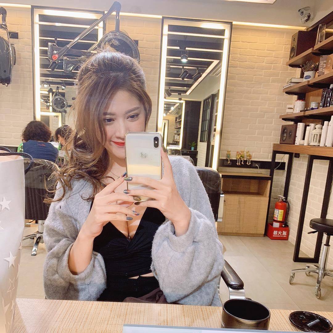 台湾美女正妹刘庭羽Doris波涛胸涌Ｗ形狀内衣诱惑气质写真-32