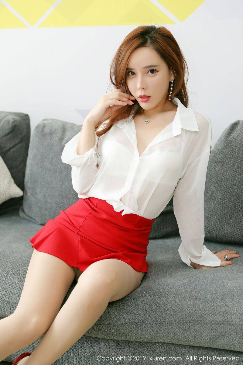 秀人网性感女神艾小青白衬衫红色超短裙丝袜美腿诱人写真-22
