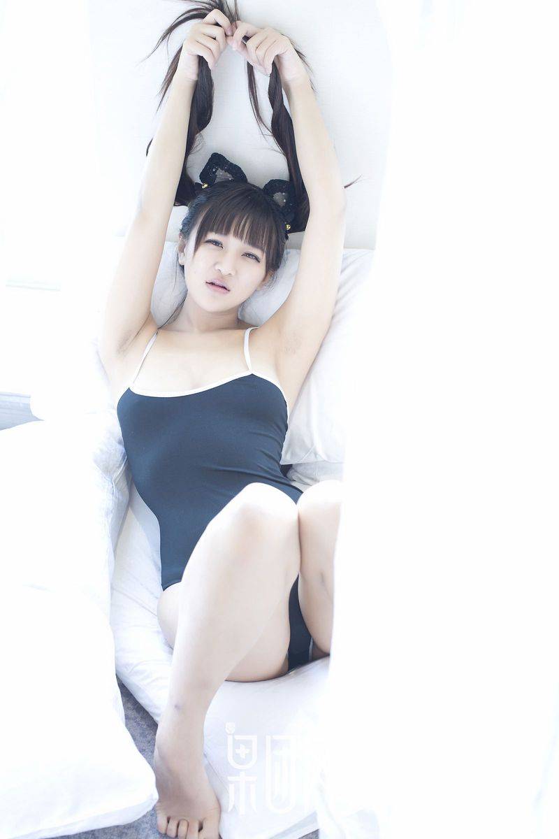 果团网清纯嫩模李佳瞳双马尾日系连体学生运动服性感写真-13