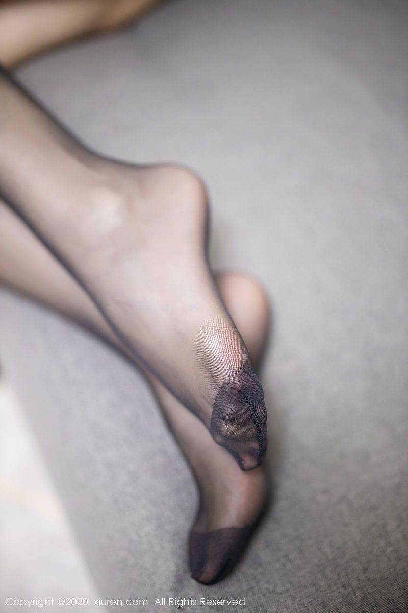 秀人网性感女神周于希Sandy黑丝吊袜学生装主题系列魅惑写真-40