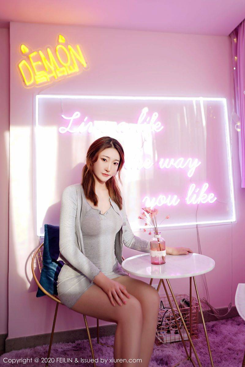 嗲囡囡新人嫩模小熊猫双马尾胶带遮胸丝袜美腿性感写真-25