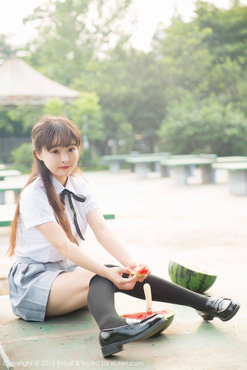 波萝社美少女模特柳侑绮多套装饰波涛汹涌巨乳诱惑私房图-7