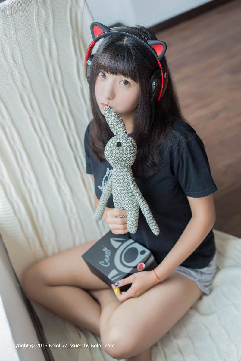 Kimoe激萌文化清纯美少女周闻喵耳机牛仔热裤邻家养眼写真-19