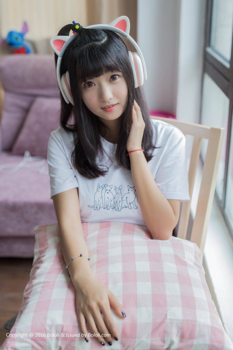 Kimoe激萌文化清纯美少女周闻喵耳机牛仔热裤邻家养眼写真-25