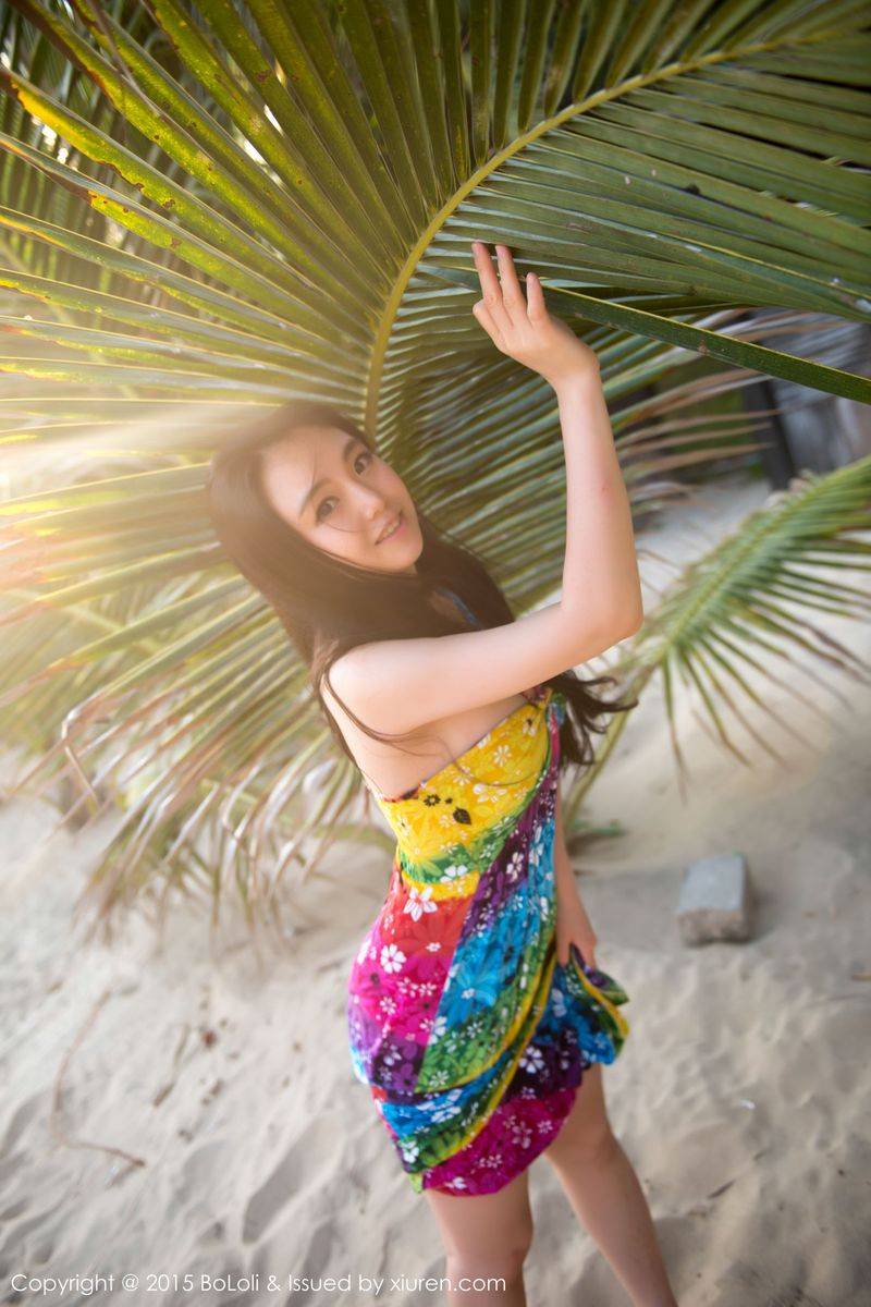 波萝社性感萌妹子许文婷Regina童颜巨乳热裤长裙三亚旅拍-35